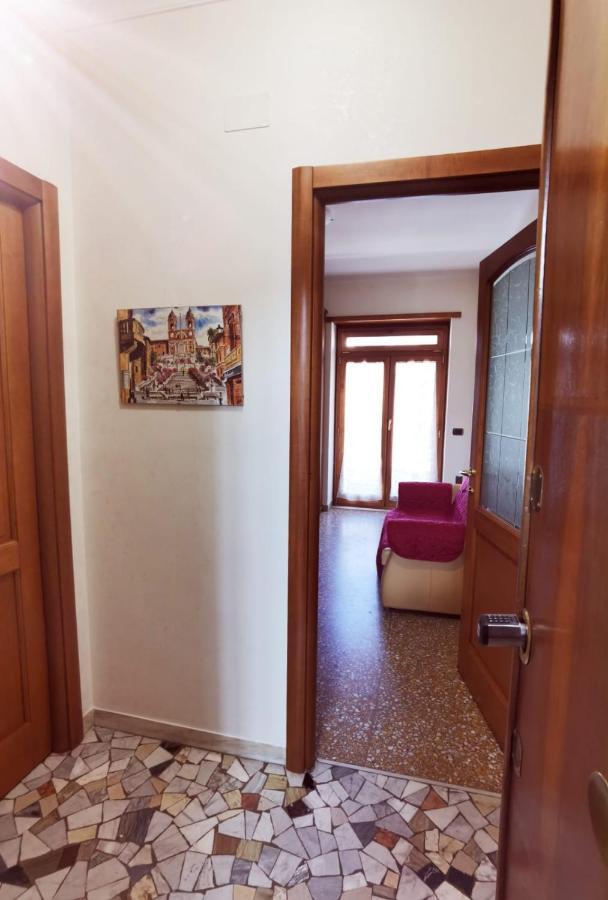 Appartamento Per Turisti E Famiglie Roma Exteriér fotografie